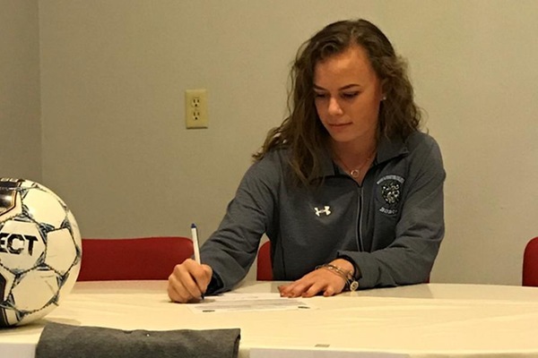 Ari Duncanson, De Pere, Wisconsin, Signs Letter of Intent with BSC Soccer