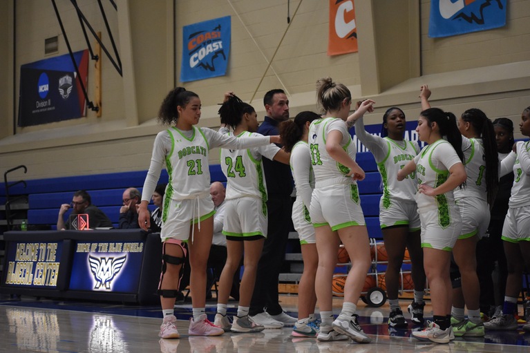 Bobcat' women's basketball team huddles up.
