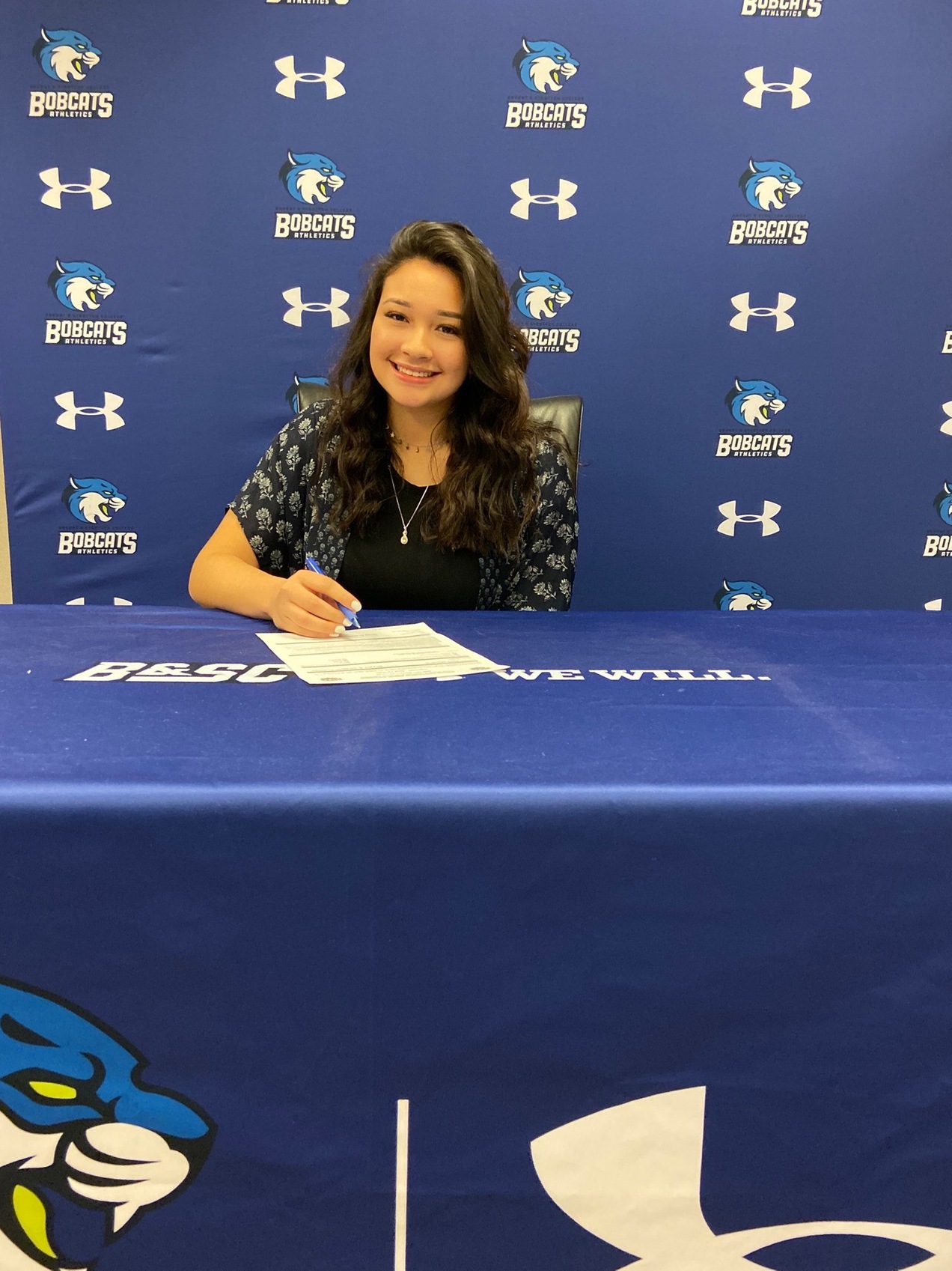 Abril Moreno, a defender from Kenosha, Wisconsin, signed her LOI